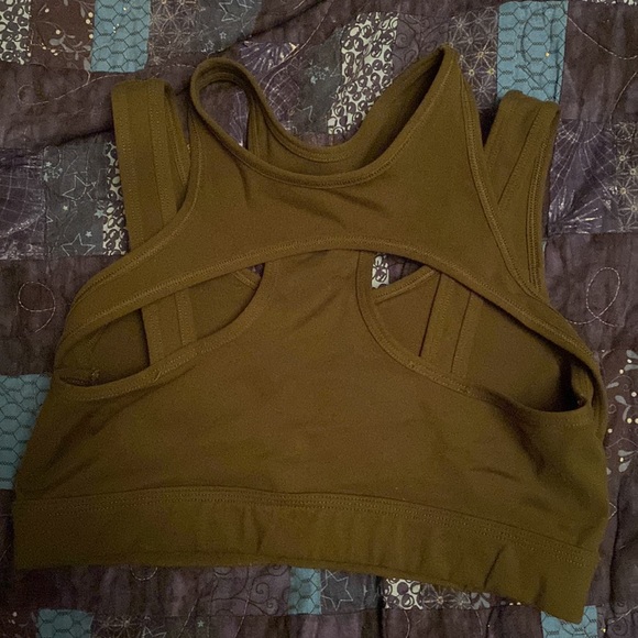 Alphalete Keyhole sports Bra - Picture 2 of 2